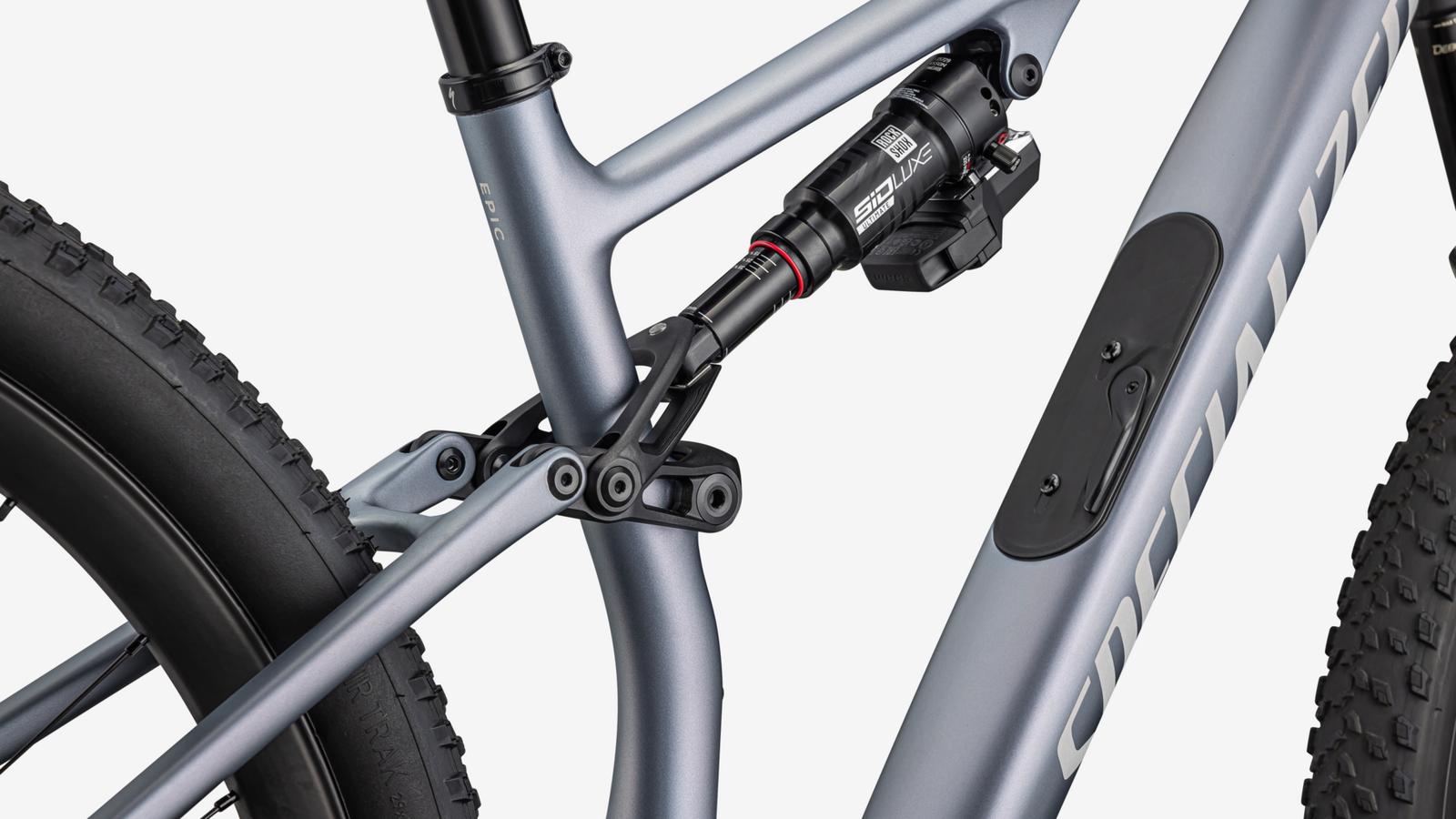 EPIC 8 PRO GCLMET/GLDPRL/METWHTSIL XL | BIKE SHOP